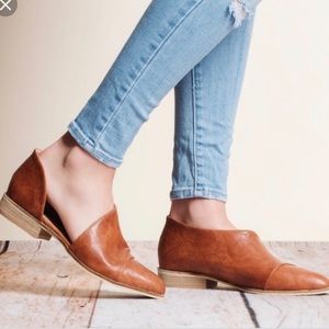 Free people Tan cutout flats